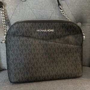 Michael Kors Jet Set Travel Medium Dome Crossbody Bag